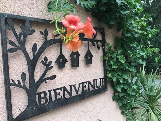 B&B Les Muscades Saint-Etienne-du-Gres Exterior photo