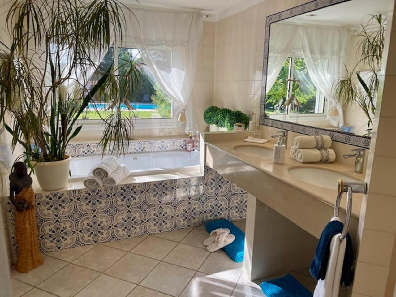 B&B Les Muscades Saint-Etienne-du-Gres Exterior photo